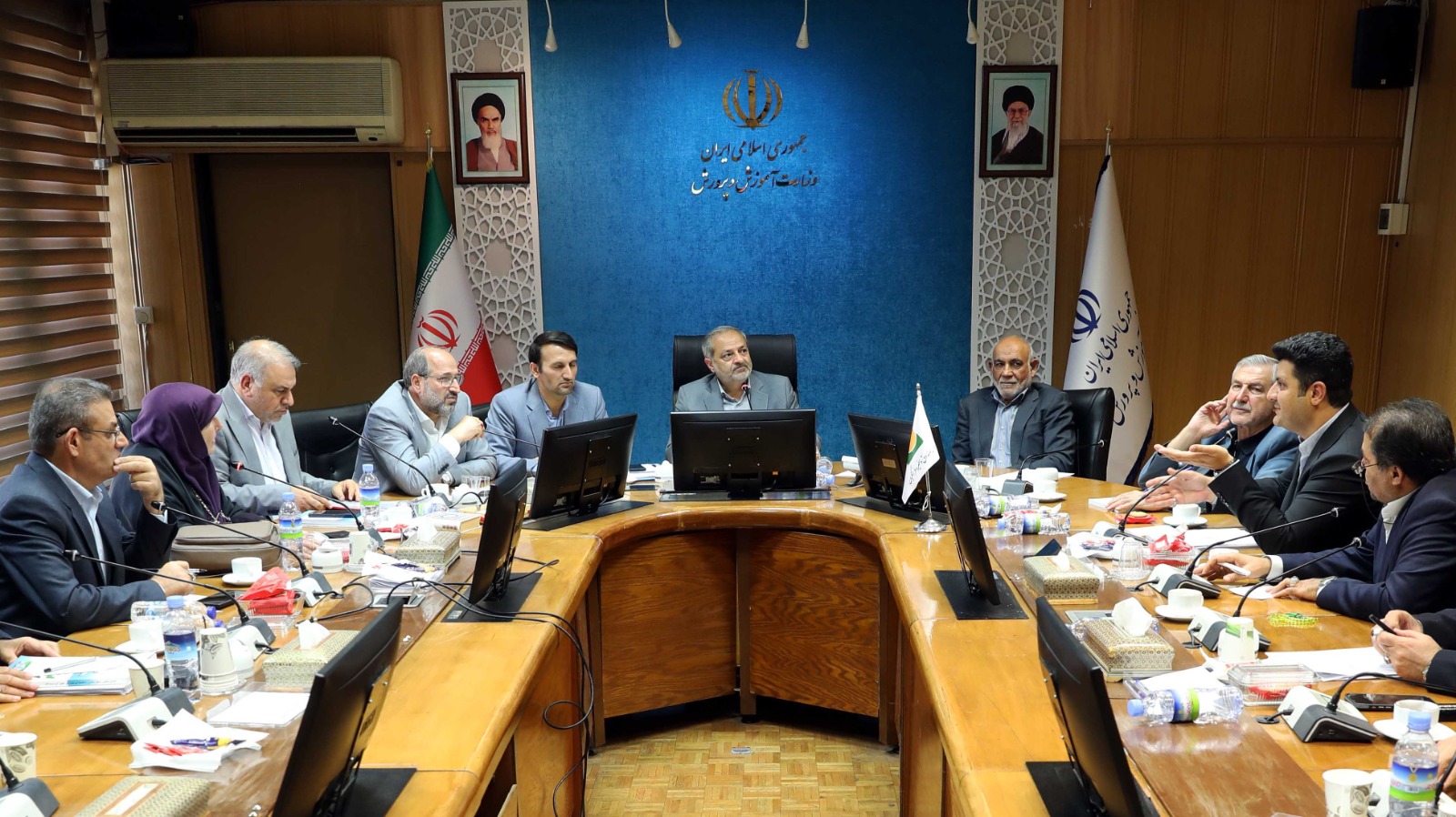   در مجمع عمومی عادی سالیانه موسسه سال مالی منتهی به 31 شهریور 1403 تصویب شد؛ تخصیص ۵۰ هزار میلیارد ریال سود به اعضای صندوق ذخیره فرهنگیانبراساس مصوبه هیأت امنای موسسه صندوق ذخیره فرهنگیان، سود ۵۰ هزار میلیارد ریالی به اعضای موسسه تخصیص یافت.به گزارش روابط عمومی و امور بین الملل موسسه صندوق ذخیره فر ...