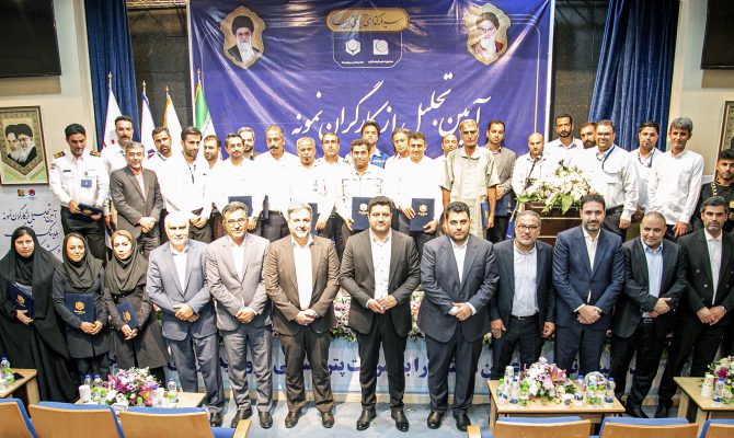 به گزارش روابط‌عمومی موسسه صندوق ذخیره فرهنگیان، صادقی روز یکشنبه 14 اردیبهشت 1404 به مناسبت گرامیداشت روز جهانی کار و کارگر، در مراسمی با برنامه‌ریزیی هلدینگ پتروفرهنگ و  به میزبانی پتروشیمی مروارید برگزار شد، در جمع کارگران، کارکنان و مدیران شرکت‌های تابعه پتروفرهنگ حاضر شد و ضمن ادای احترام به زح ...